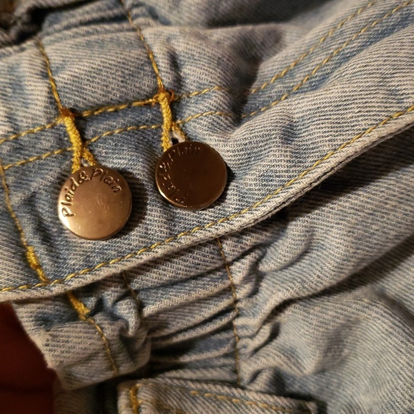 Womans/ Juniors jean shorts - Picture 2 of 4